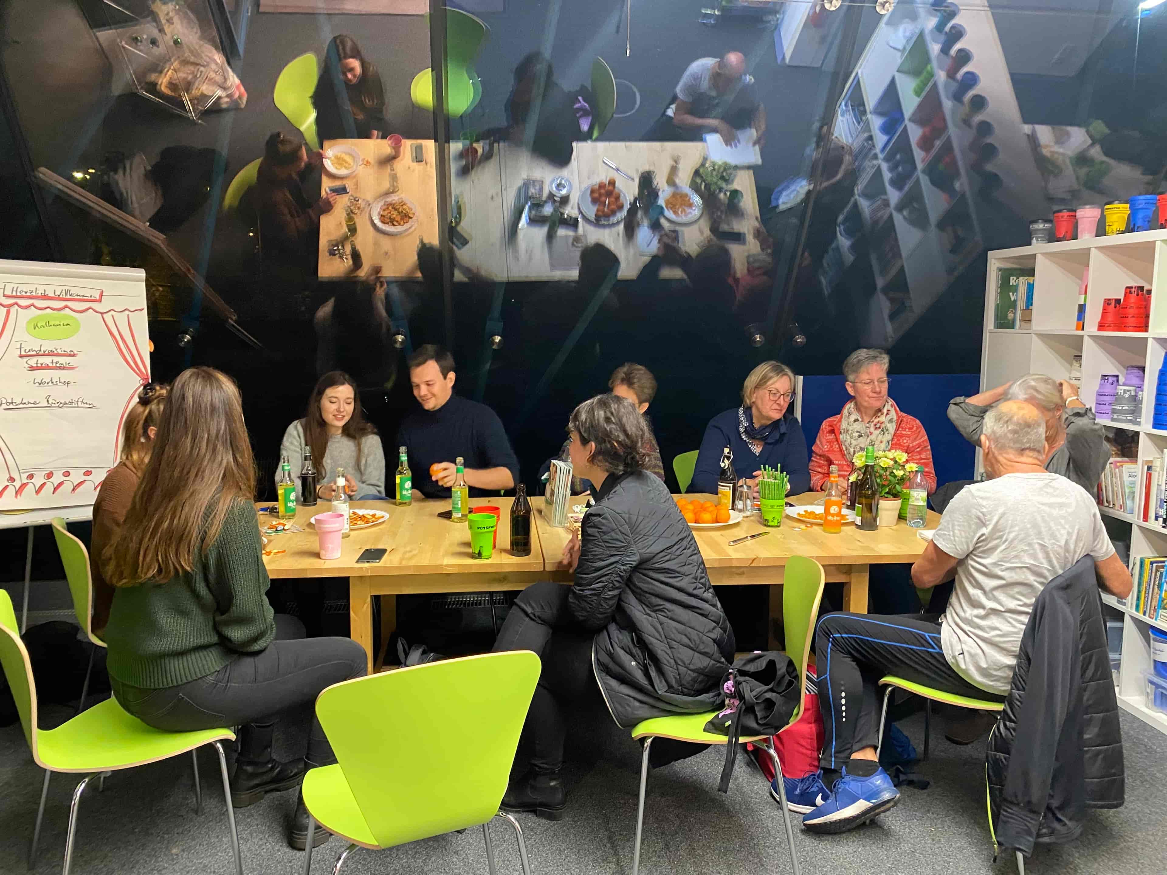 Freiwillige auf der Inselbühne